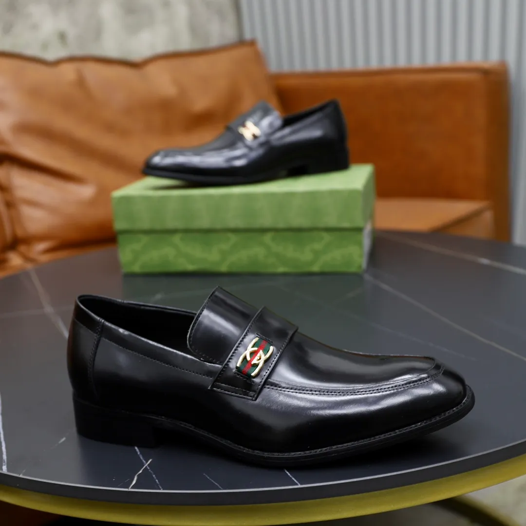 Men's shoes: 250🙅‍♂️🙅‍♂️🙅‍♂️Niuli Brand: GUCCI Size: 38-44 (45 can be customized) Level: Counter classic Material: Original soft cowhide upper Comfortable cowhide lining Original lightweight outsole Style category: Business casual footwear Driving leather shoes Color: Actual picture color